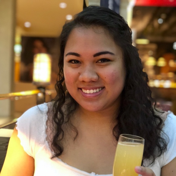 Meet your Posher, Madison - Picture 2 of 4